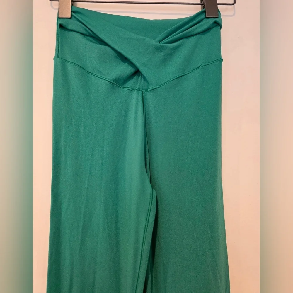 Offline by Aerie Size Small Real Me Flare Hi-Rise Legging Green Crossover Soft - Picture 3 of 7